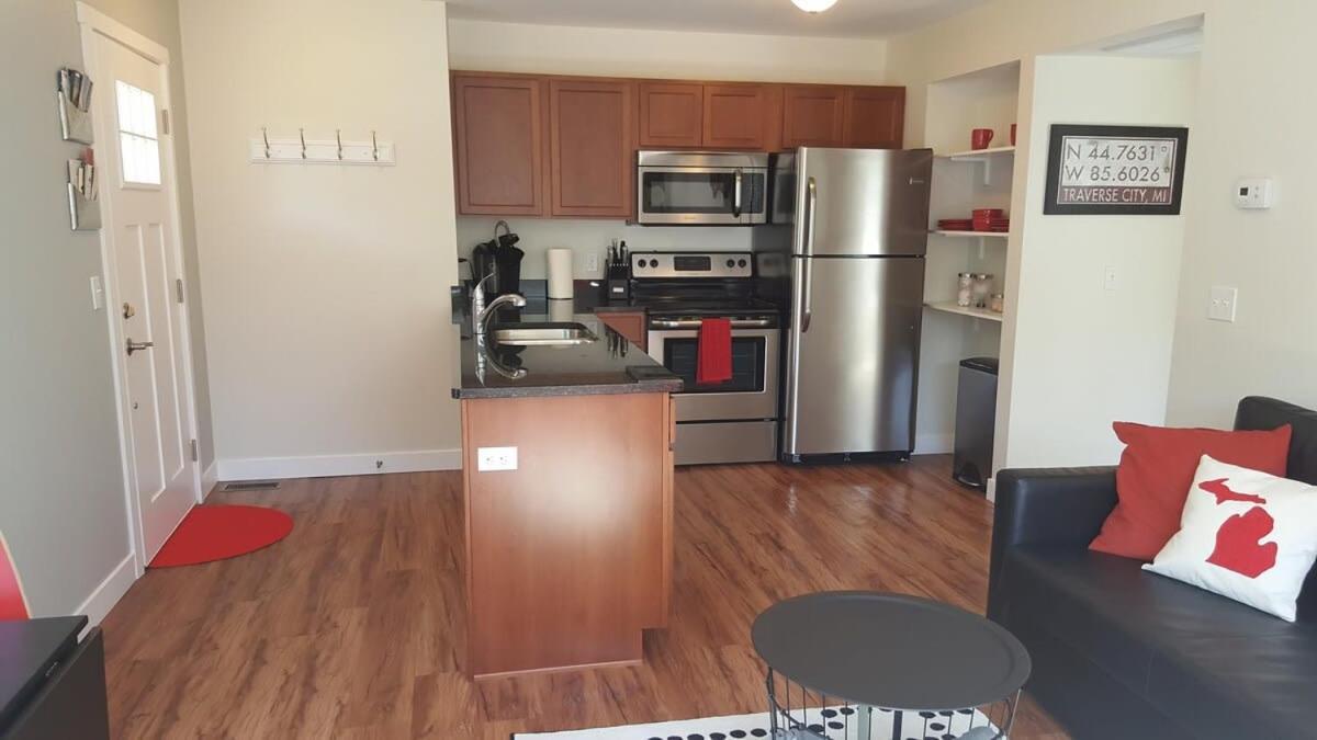 Modern And Pristine Condo -By The Gt Commons Traverse City Buitenkant foto